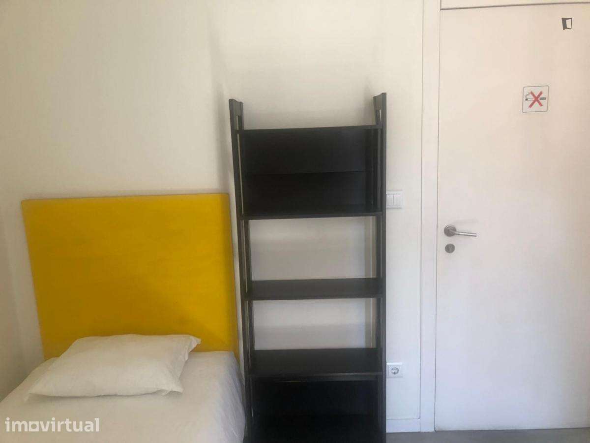 Quarto - localizado em Intendente Lisbon - Grande imagem: 2/12