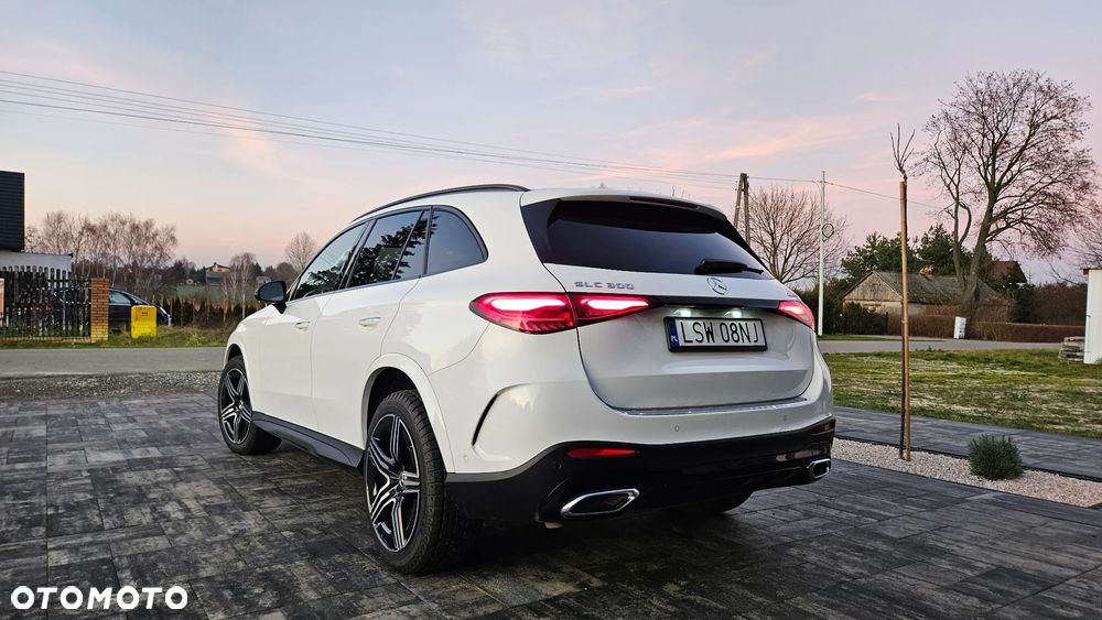 Mercedes-Benz GLC 300 4Matic 9G-TRONIC AMG Line Advanced - 8