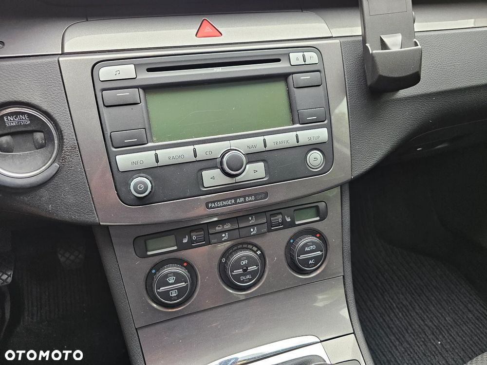 Volkswagen Passat 1.9 TDI DPF Sportline - 17