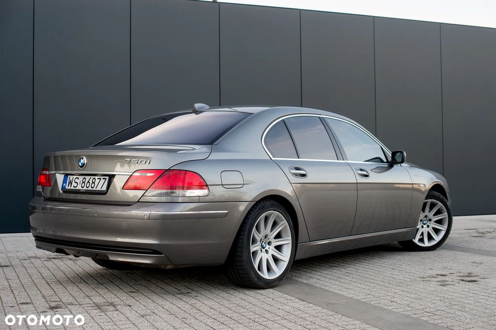 BMW Seria 7 750i - 1