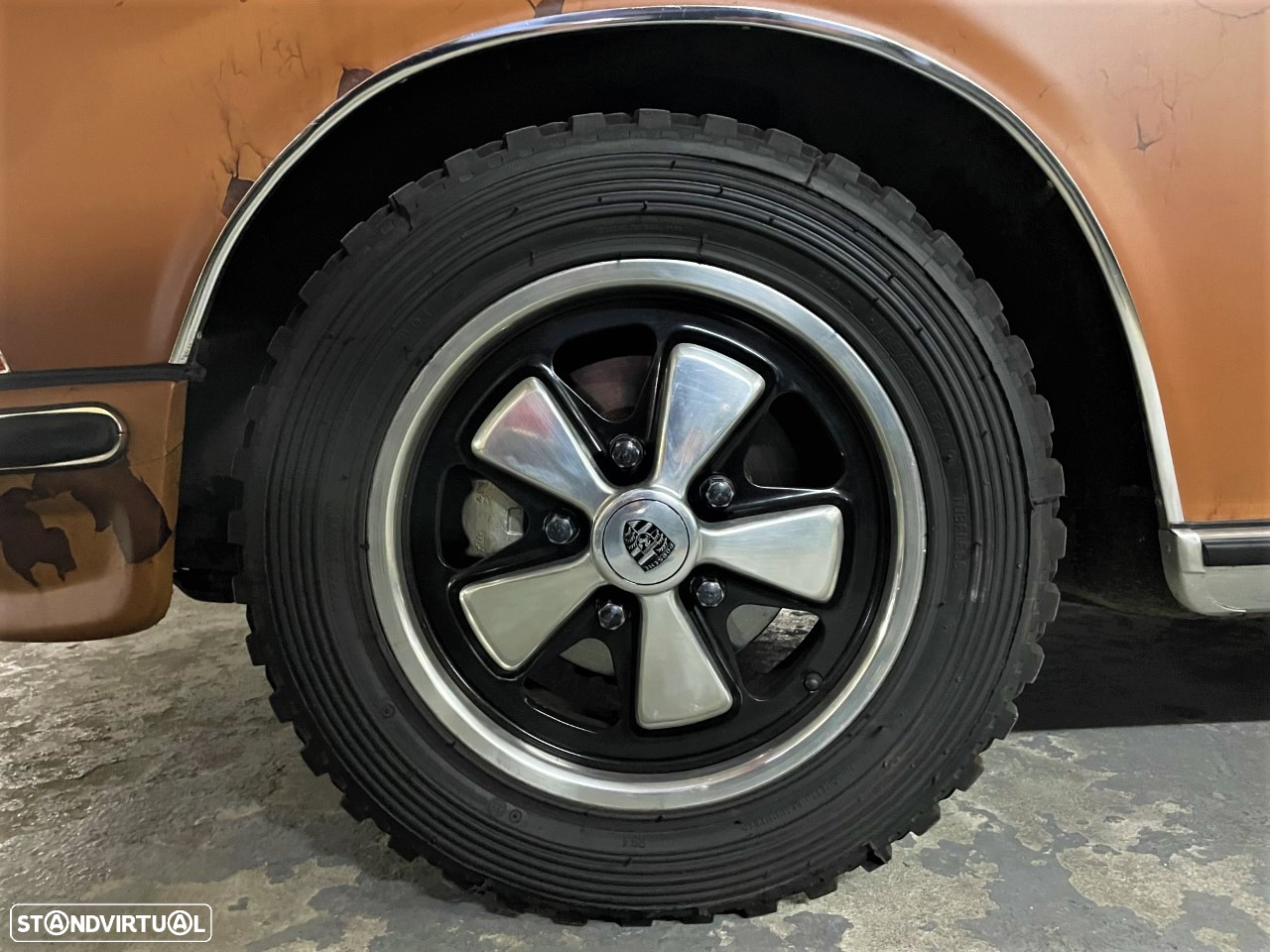 Porsche 911 Série F T 2.4 - 18