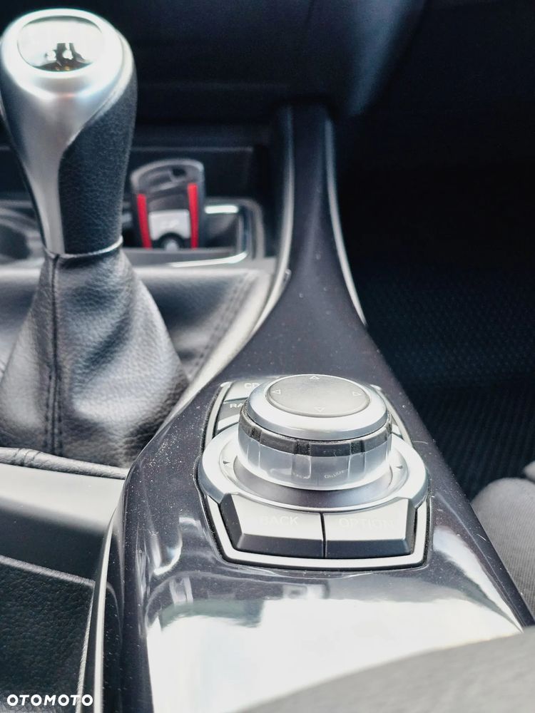 BMW Seria 1 118d Sport Line - 12