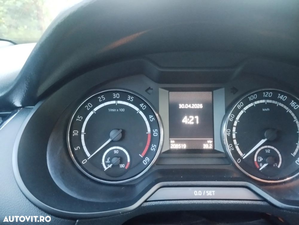 Skoda Octavia 2.0 TDI RS - 24