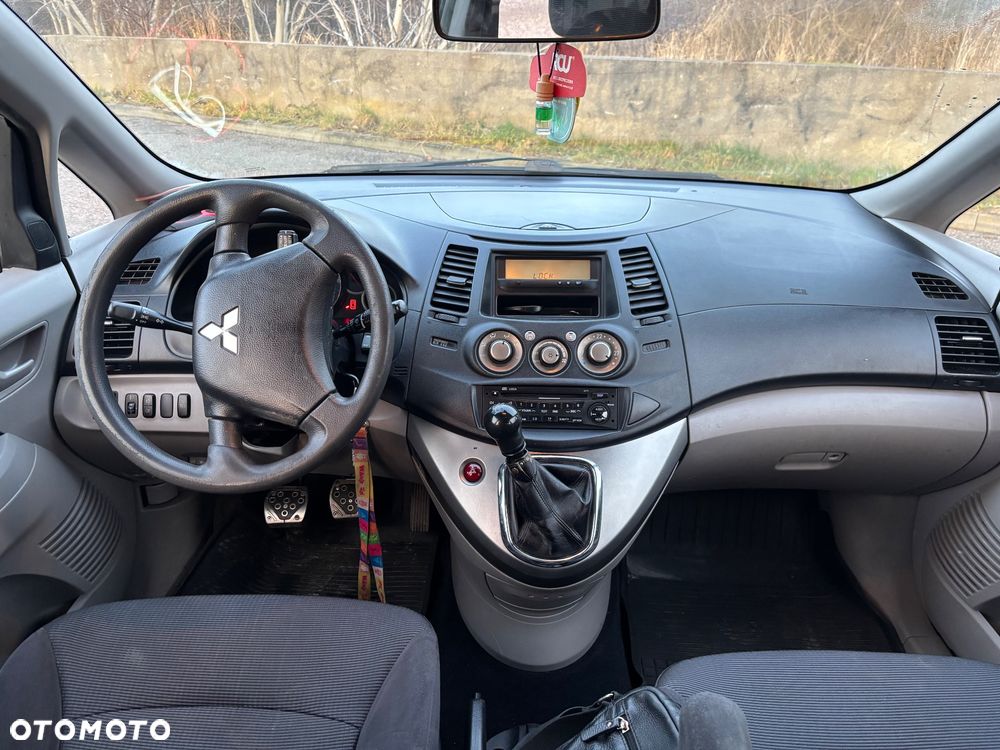 Mitsubishi Grandis 2.0 DID Intense - 8