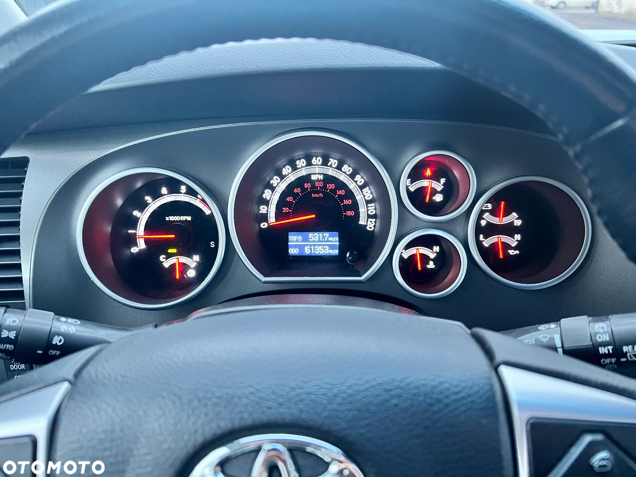 Toyota Sequoia - 17
