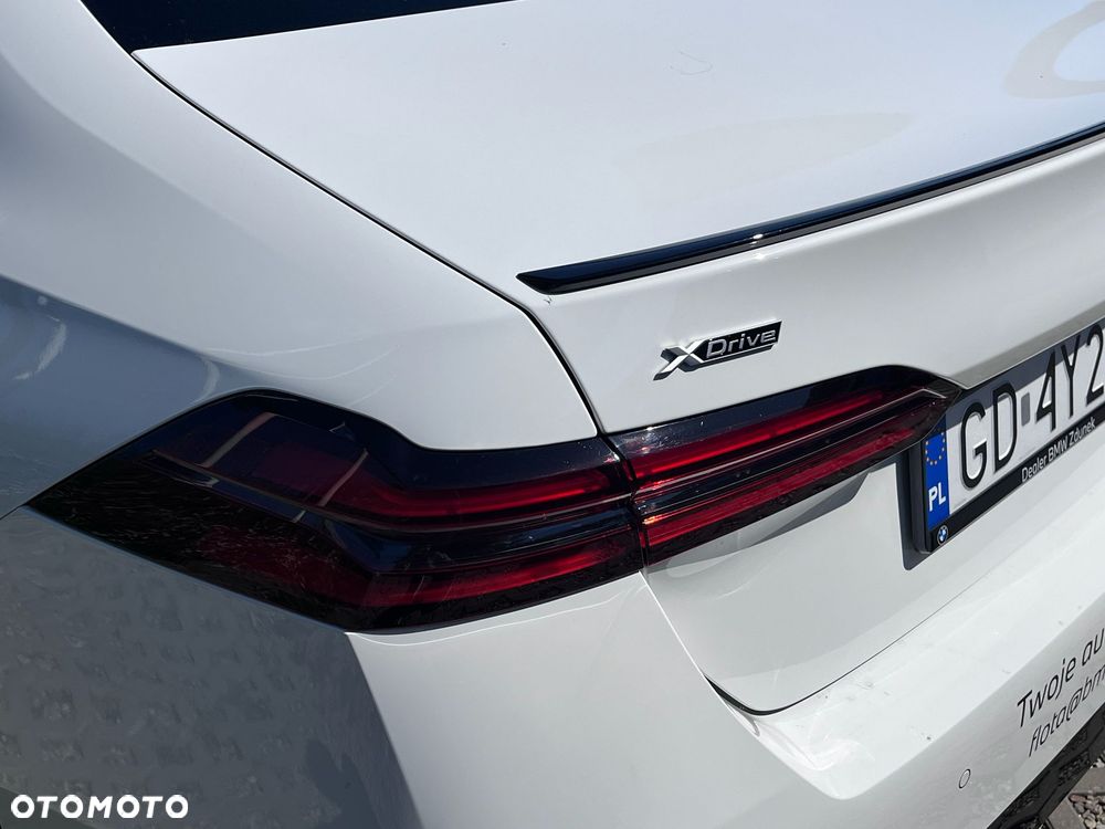 BMW Seria 5 520d xDrive mHEV - 36