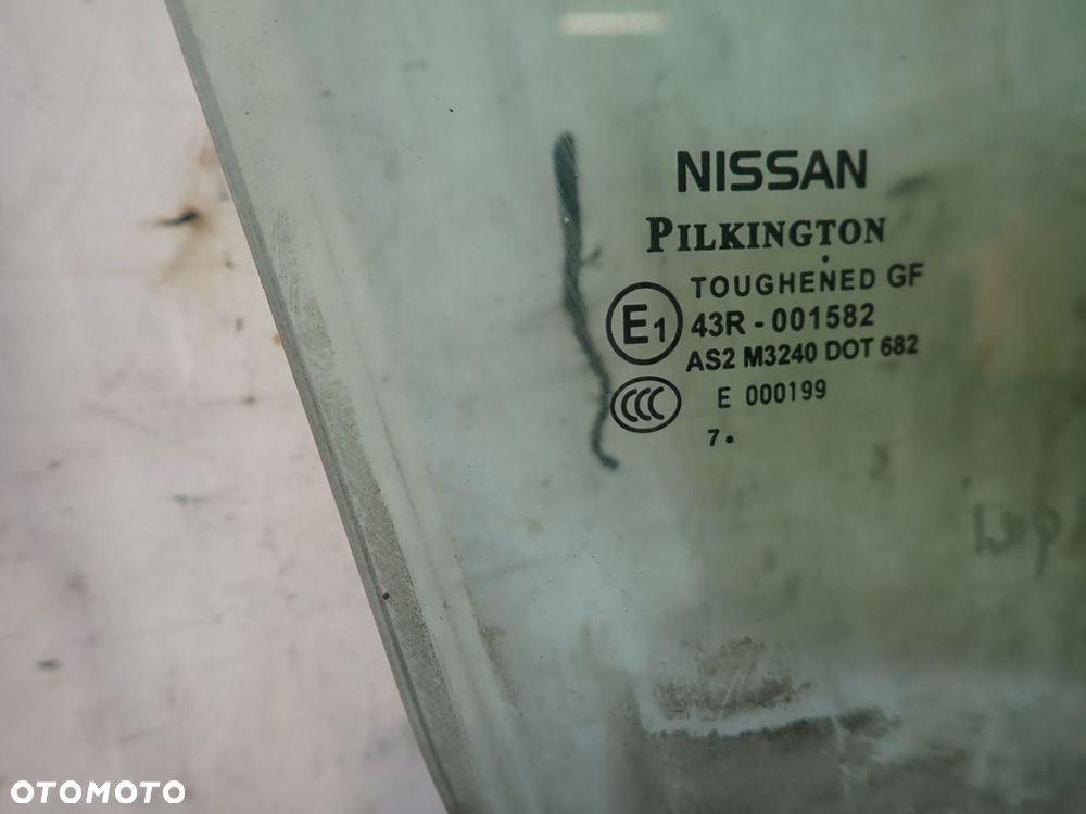 SZYBA BOCZNA PRAWA PRZEDNIA DRZWI NISSAN QASHQAI I 2.0 - 2