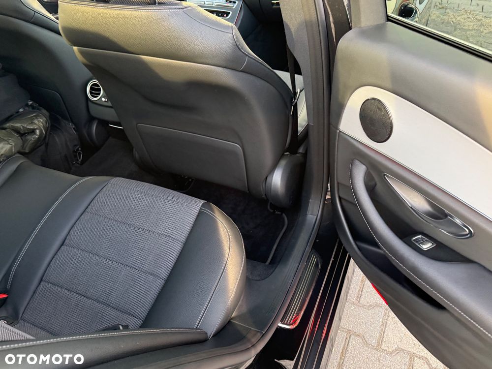 Mercedes-Benz Klasa E 220 d 4-Matic AMG - 36