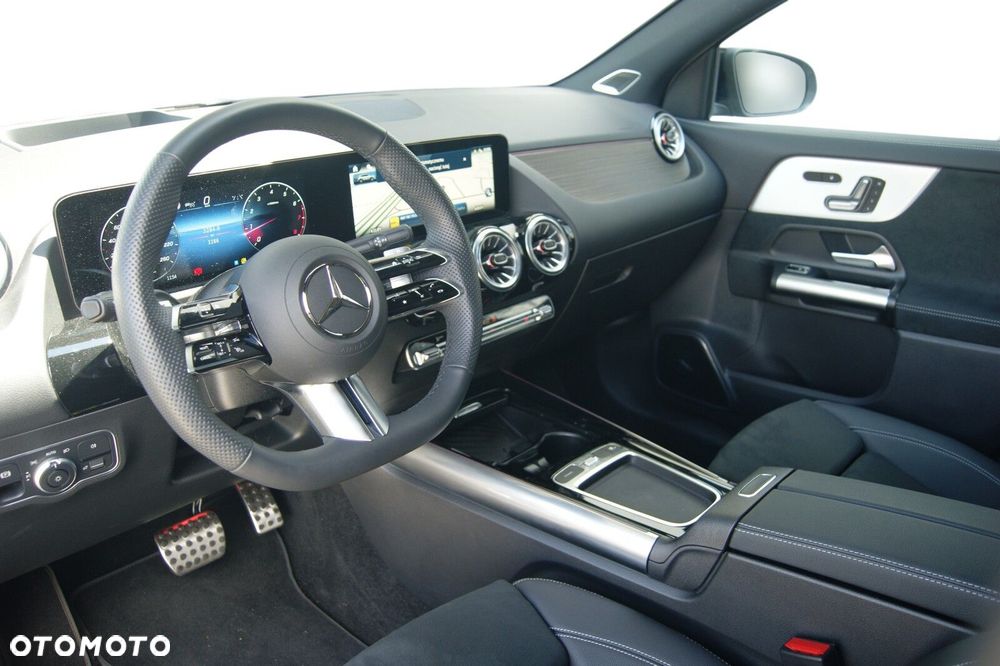 Mercedes-Benz GLA - 10
