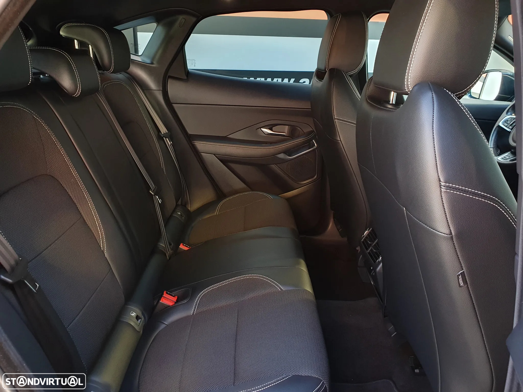 Jaguar E-Pace 2.0 i4D R-Dynamic S - 6