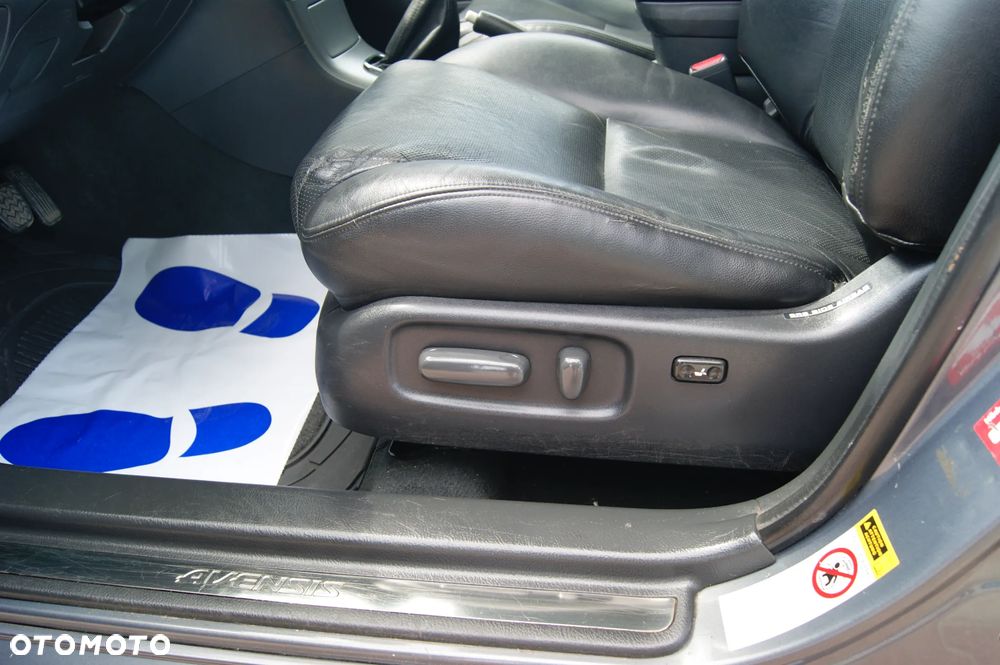 Toyota Avensis 2.0 VVT-i Sol - 17