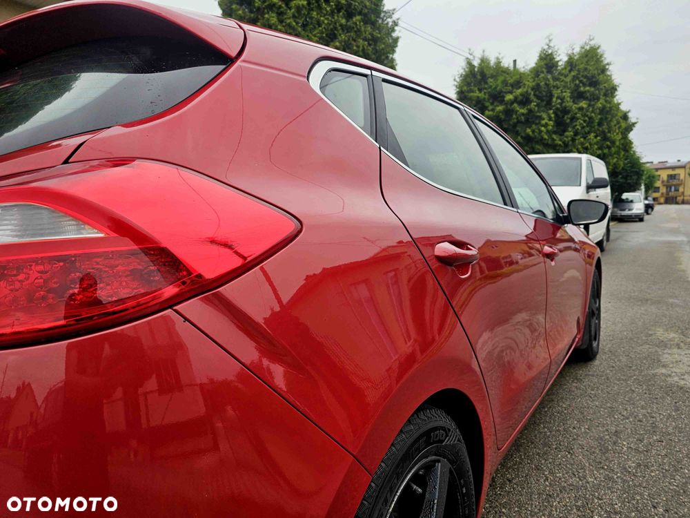 Kia Ceed 1.6 CRDi 136 ISG Platinum Edition - 4