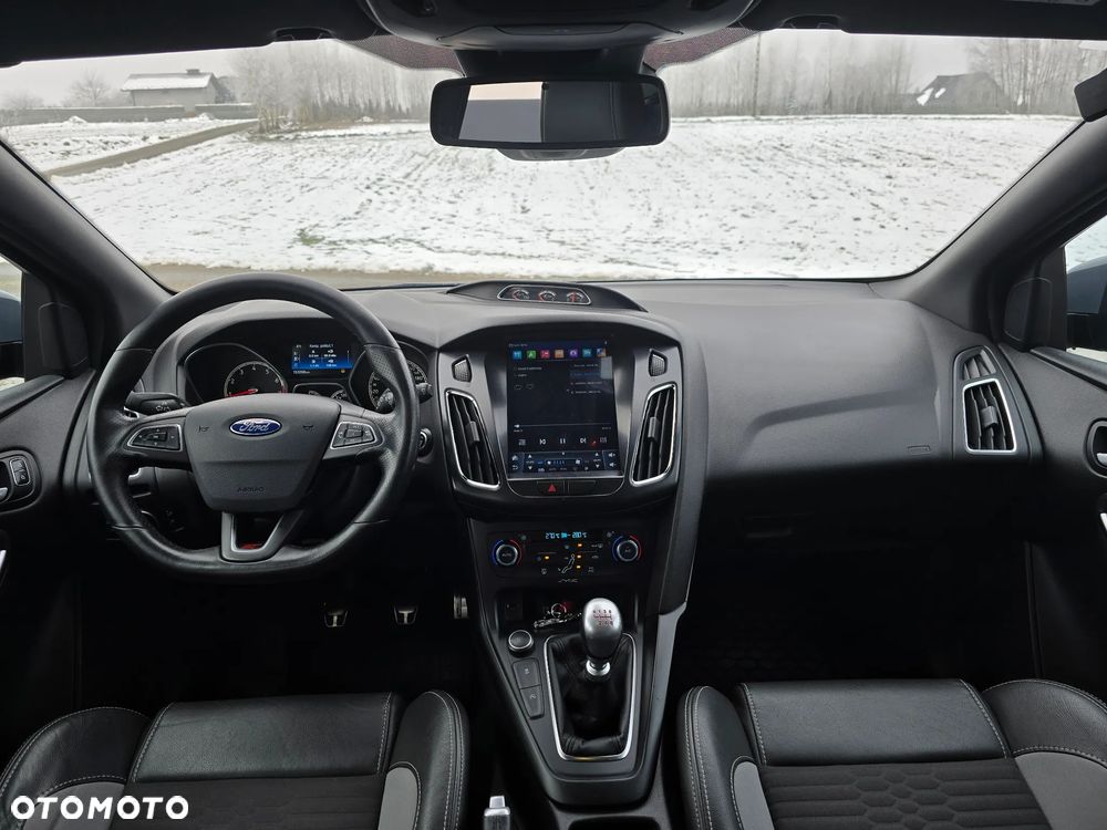 Ford Focus 2.0 EcoBoost ST - 18
