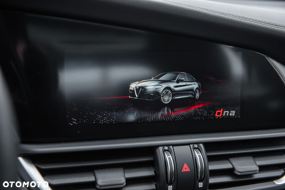Alfa Romeo Giulia 2.0 Turbo 16V AT8-Q4 Veloce - 31