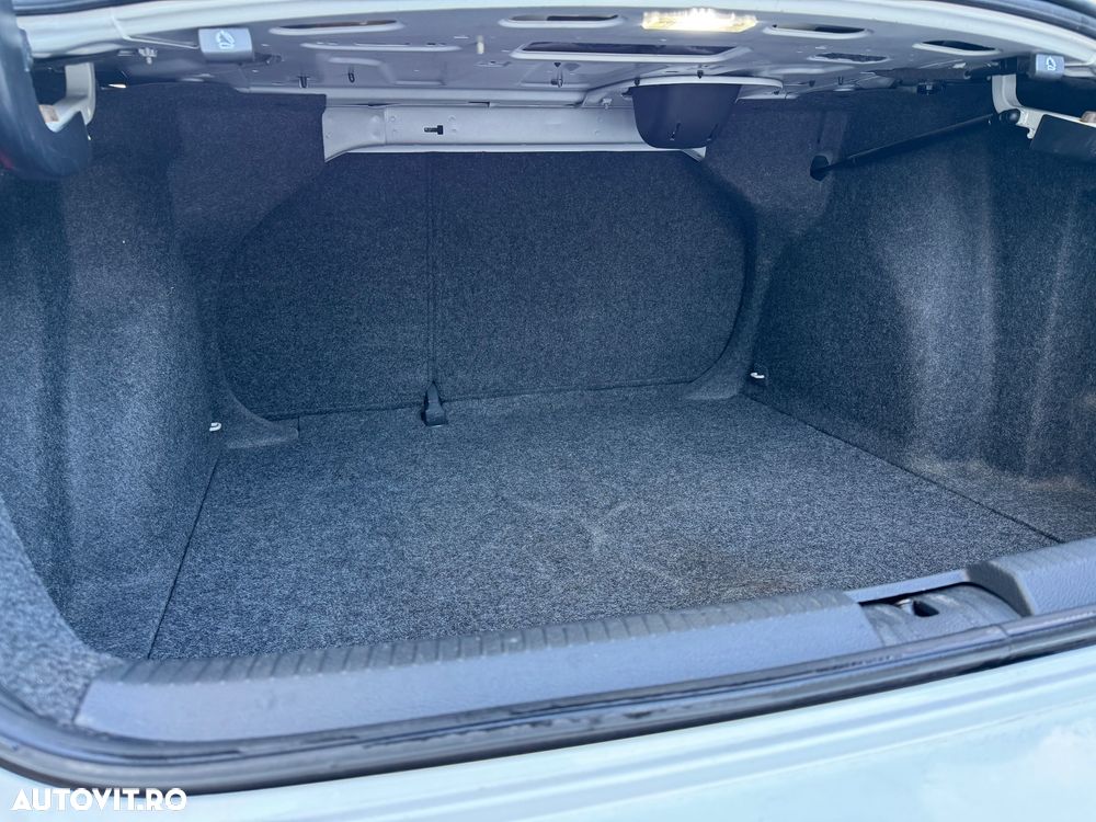 Volkswagen Jetta - 16