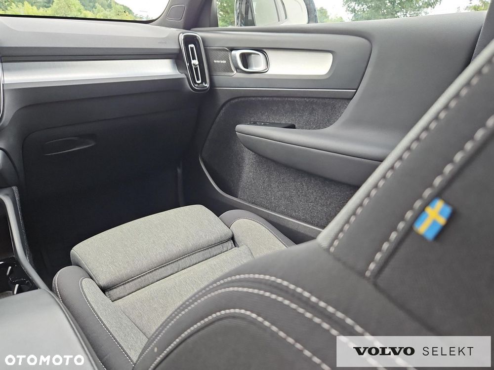 Volvo XC 40 - 25