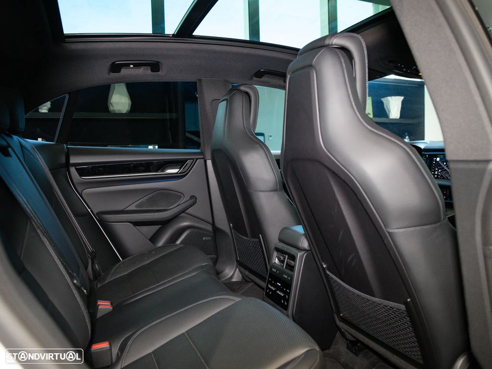 Porsche Macan Electric 4 - 38
