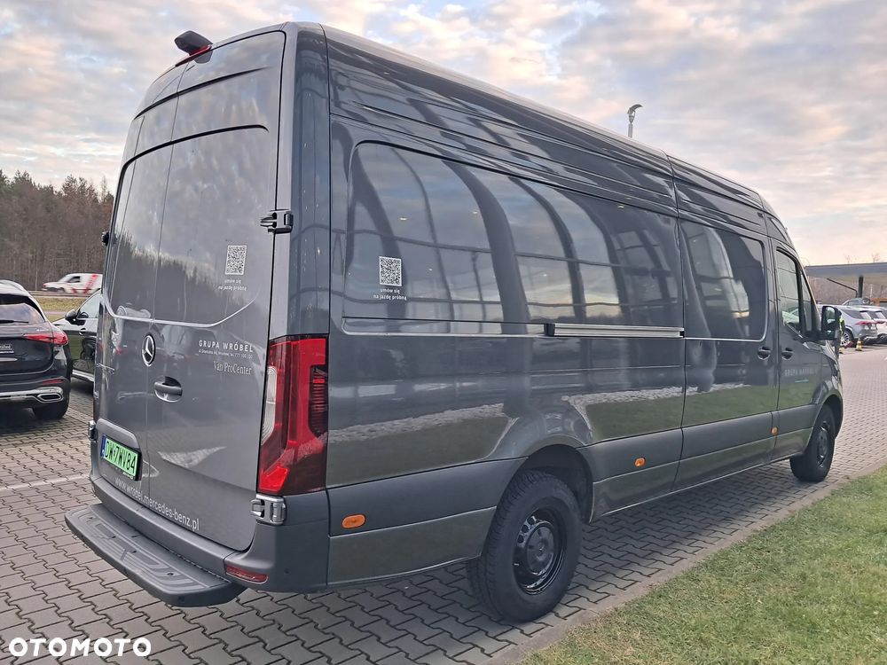 Mercedes-Benz E-SPRINTER - 11