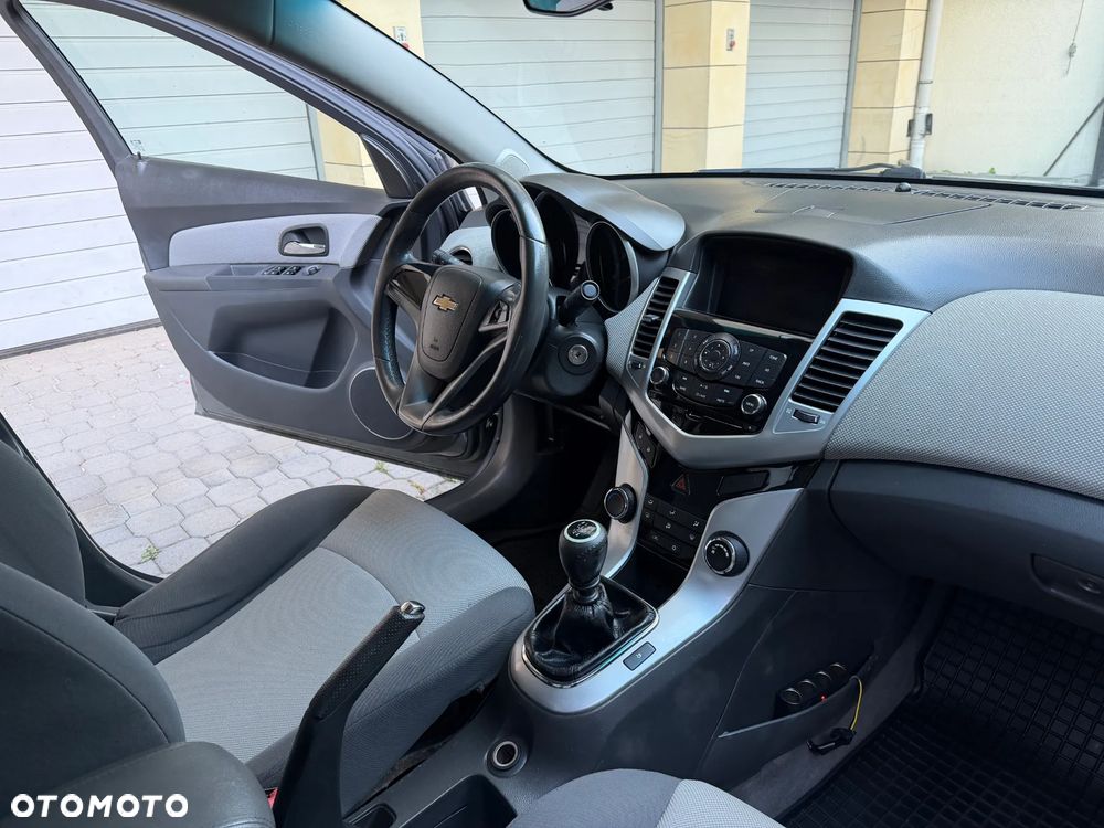 Chevrolet Cruze 1.6 LS - 9