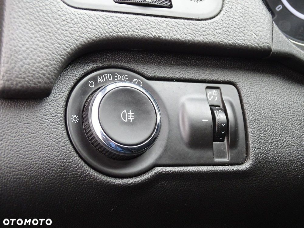 Opel Insignia - 25