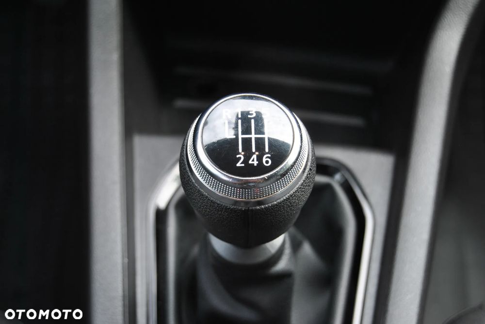 Renault Clio TCe 90 EVOLUTION - 24