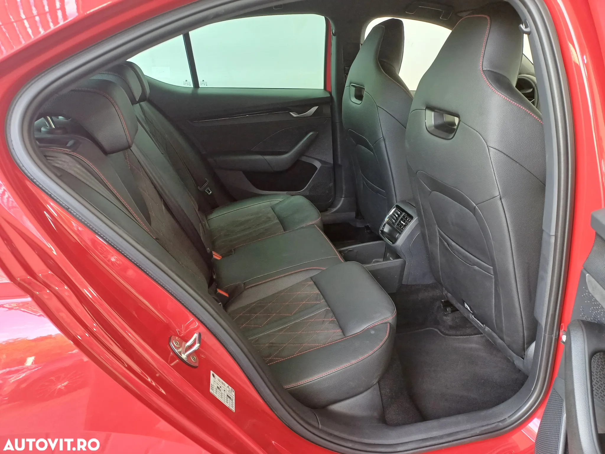 Skoda Octavia 2.0 TSI DSG RS - 30