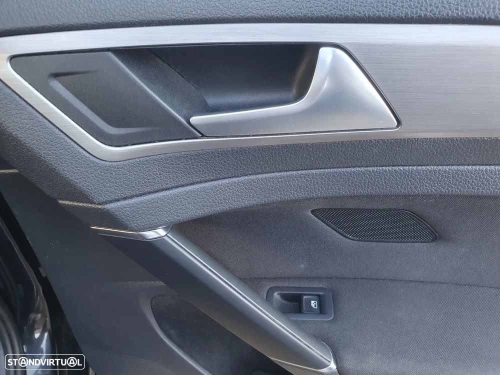 VW Golf 1.6 TDI Confortline - 48