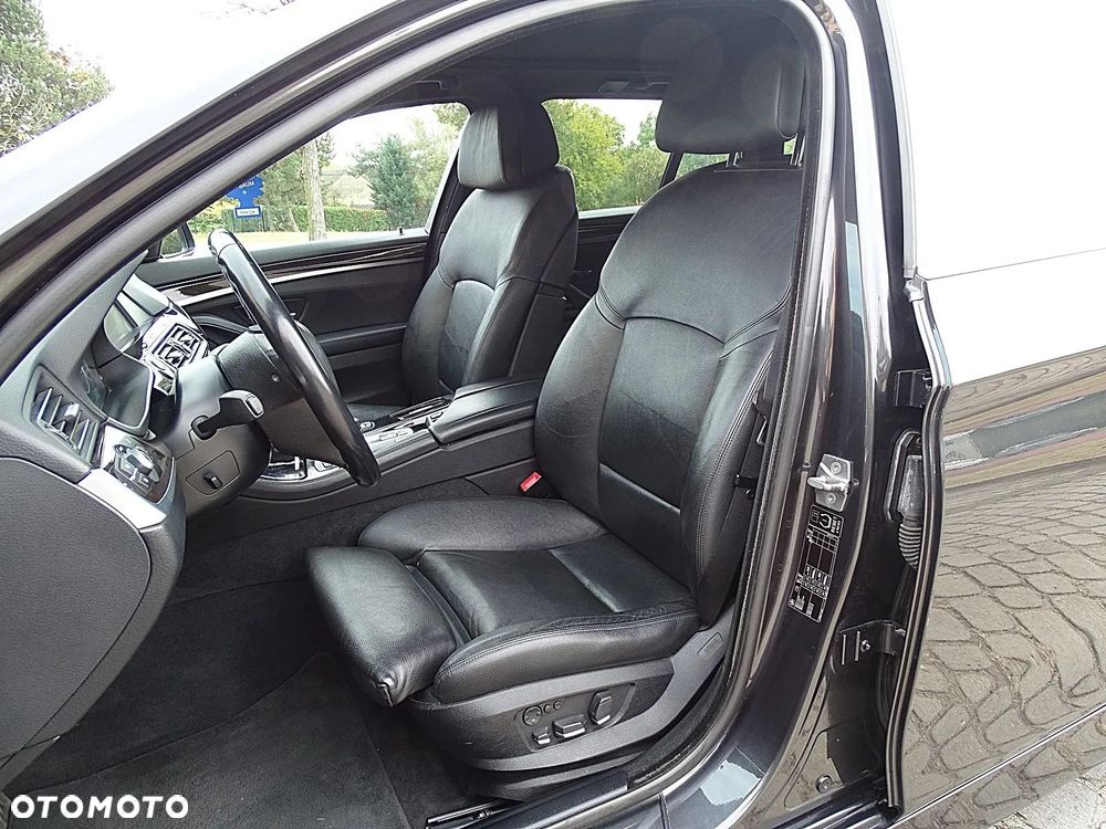 BMW 5 Series 2012 photo 5