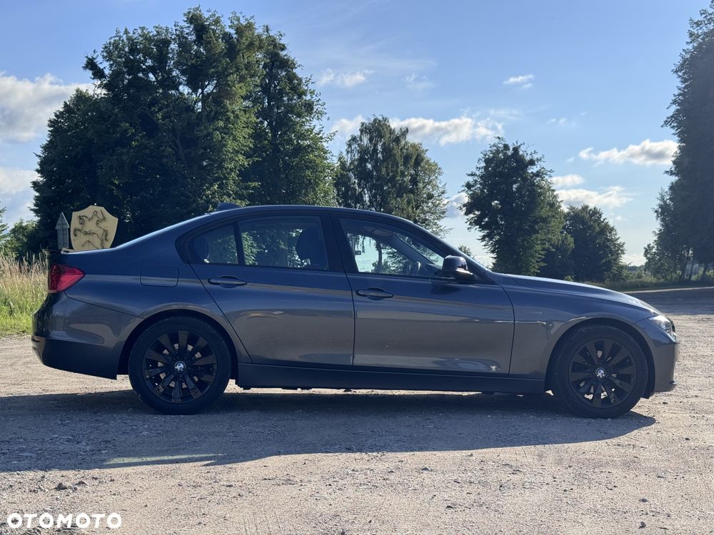 BMW Seria 3 318d - 10