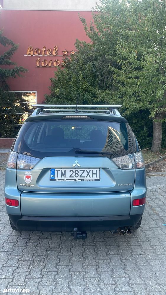 Mitsubishi Outlander - 12