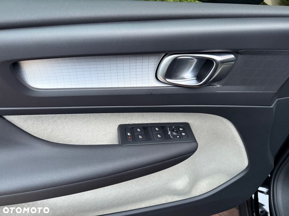 Volvo XC 40 T3 Momentum Pro - 21