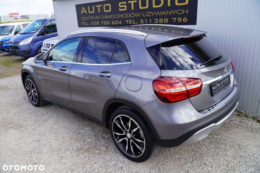 Mercedes-Benz GLA 200 7G-DCT Urban - 36