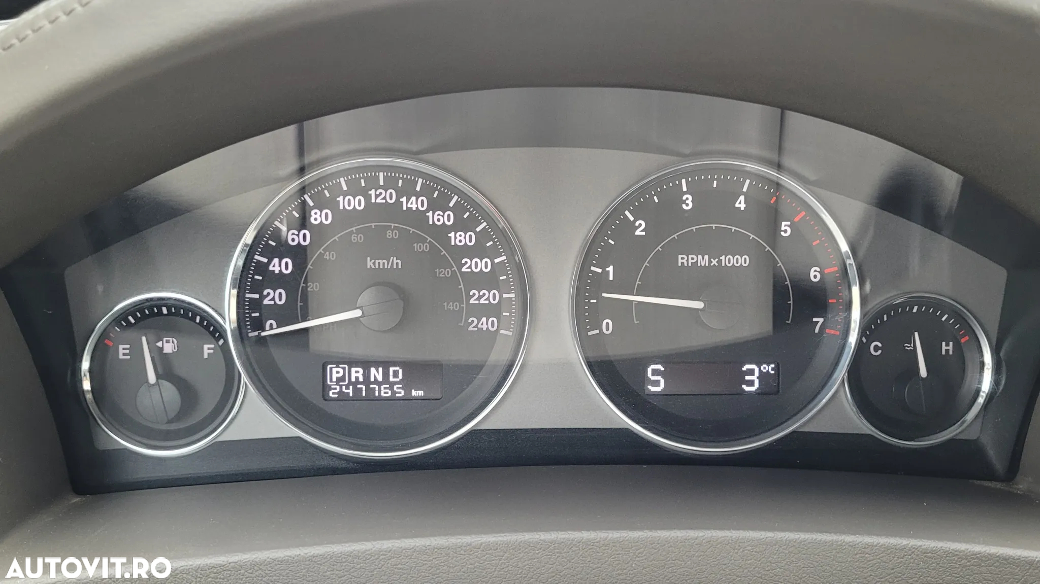 Jeep Grand Cherokee - 12