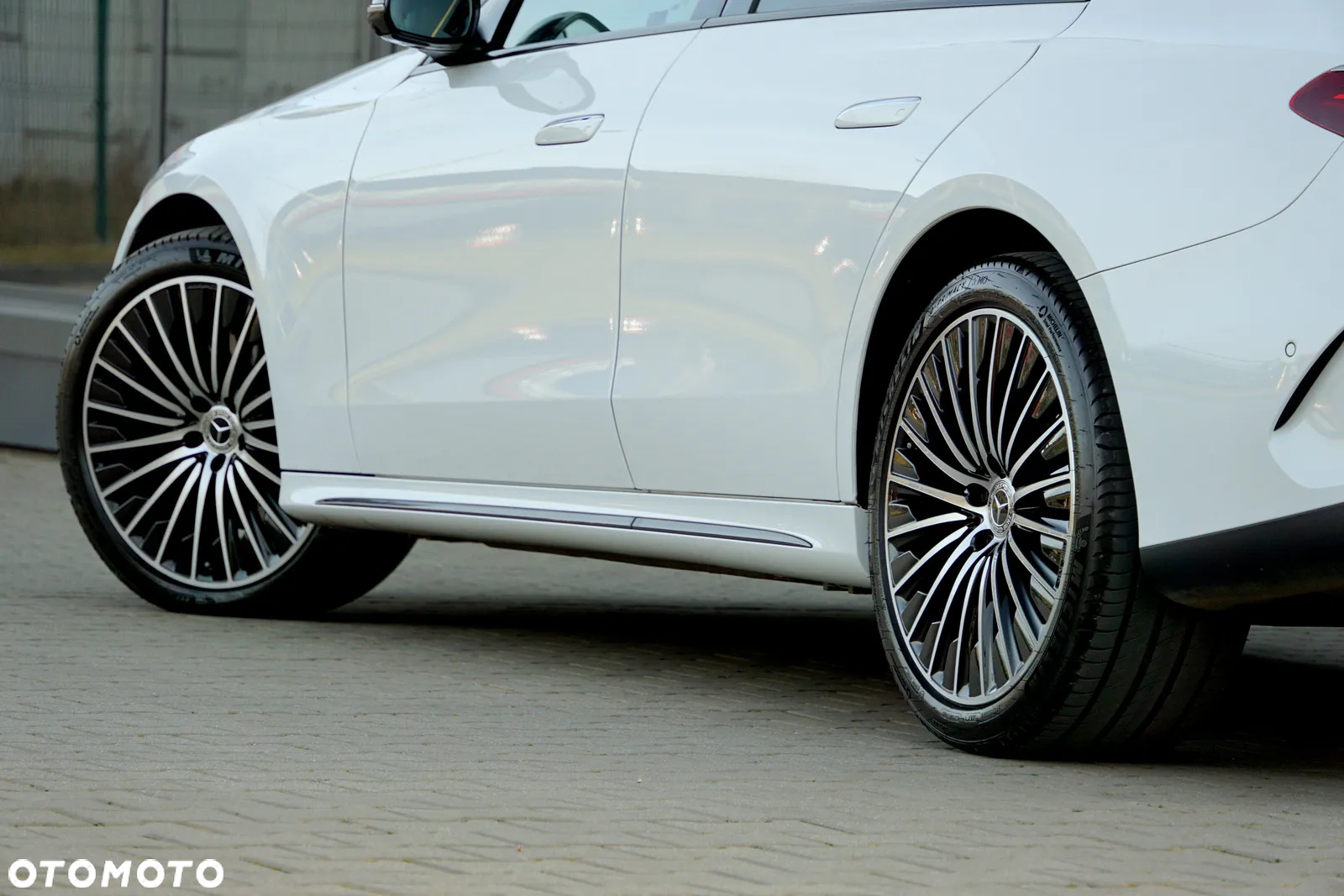 Mercedes-Benz Klasa E 220 d 4Matic 9G-TRONIC Edition AMG Line - 15