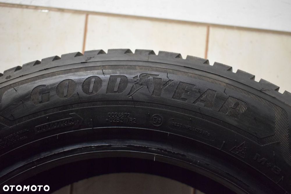 R17C 225/55 Goodyear Vector 4Seasons Cargo Cena za parę - 6