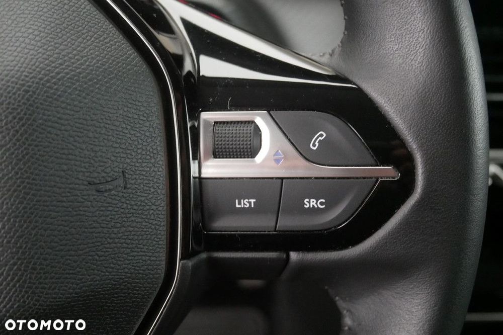 Peugeot 2008 1.2 PureTech Allure S&S - 23