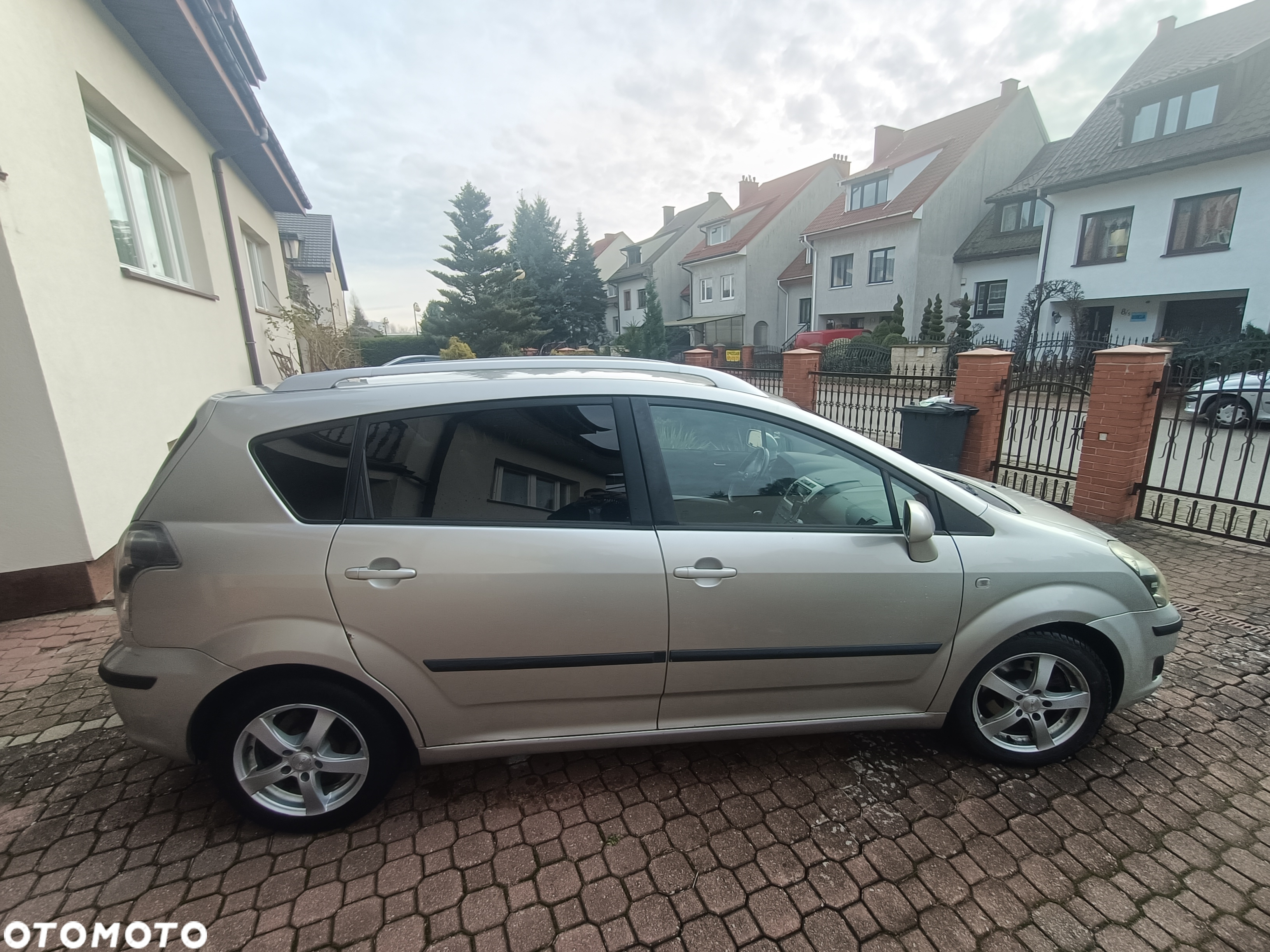 Toyota Corolla Verso 2.2 D-CAT DPF Sol - 3