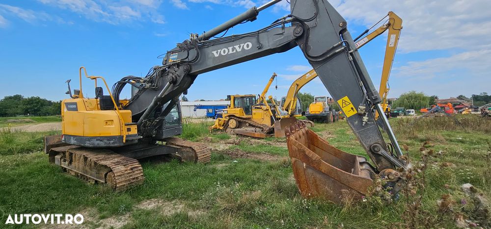 Volvo ECR 235 DL Excavator pe senile - 4