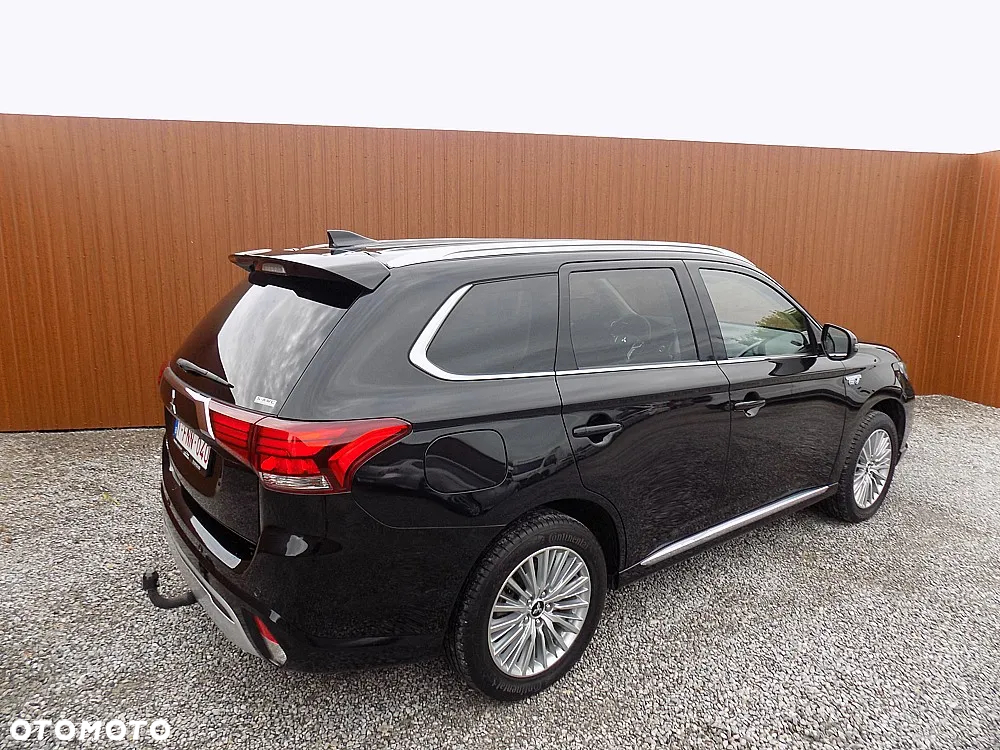 Mitsubishi Outlander 2.4 4WD Plug-In Hybrid Top - 3