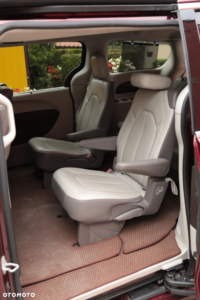 Chrysler Pacifica - 8