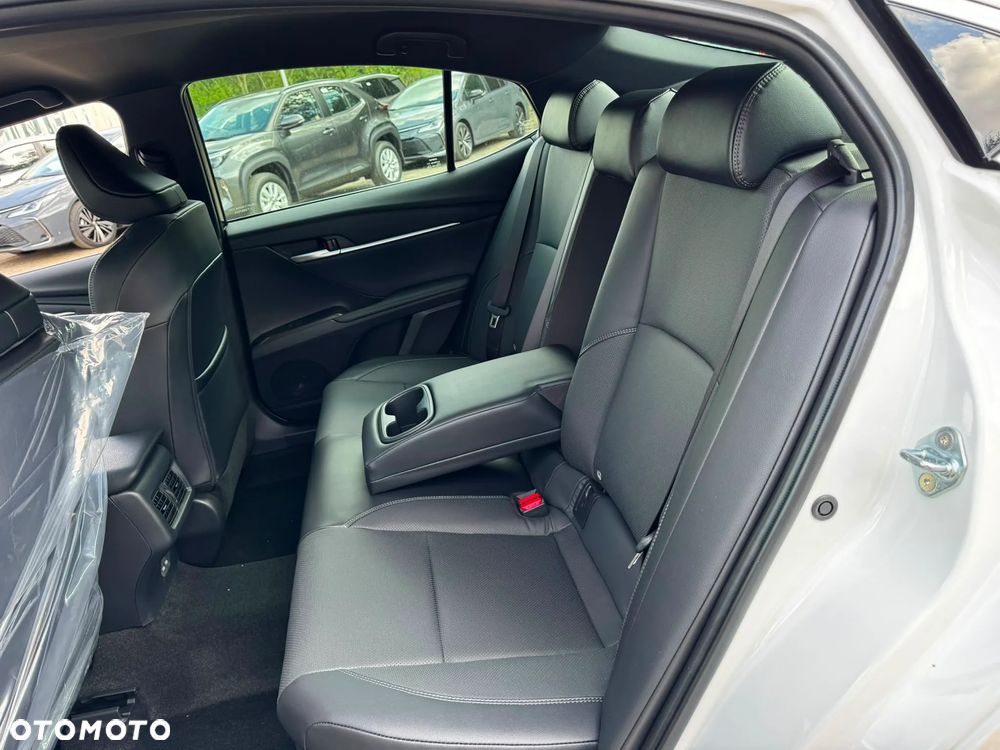 Toyota Camry 2.5 Hybrid Dynamic Force Comfort e-CVT - 11