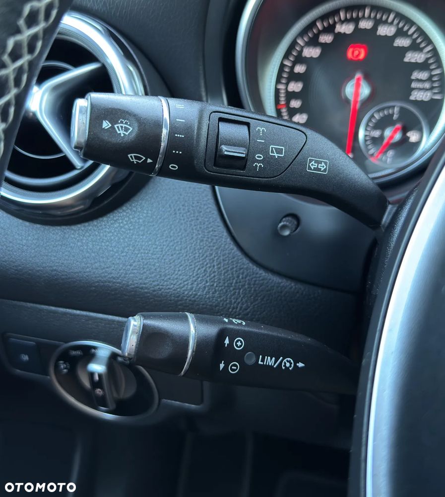Mercedes-Benz GLA 200 7G-DCT - 22