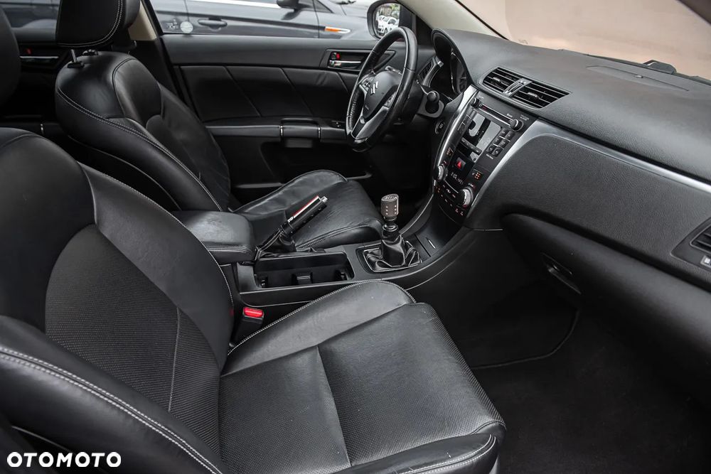 Suzuki Kizashi 2.4 Sport - 26