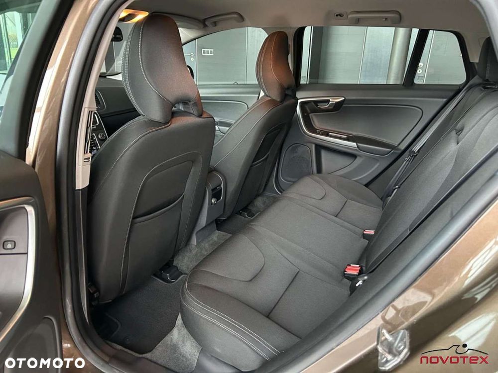 Volvo V60 Cross Country - 23