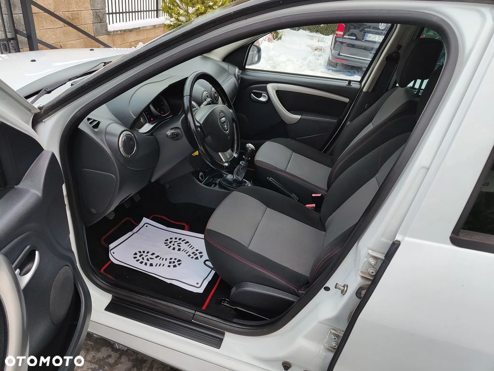 Dacia Duster 1.6 16V 4x4 Prestige - 22