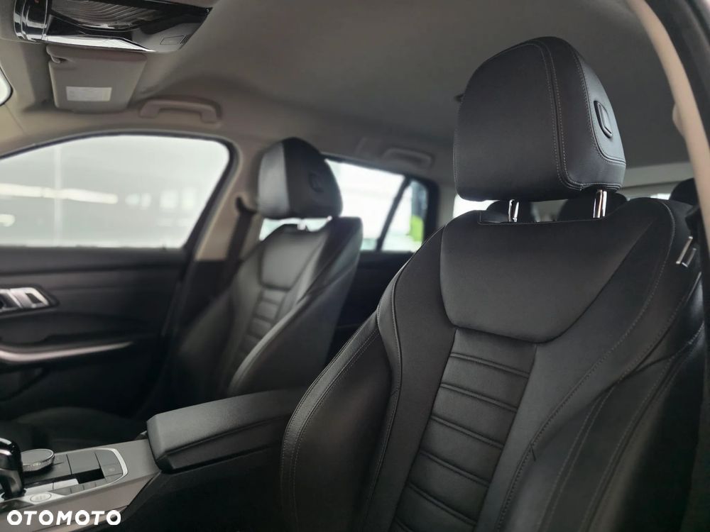 BMW Seria 3 318i M Sport sport - 24