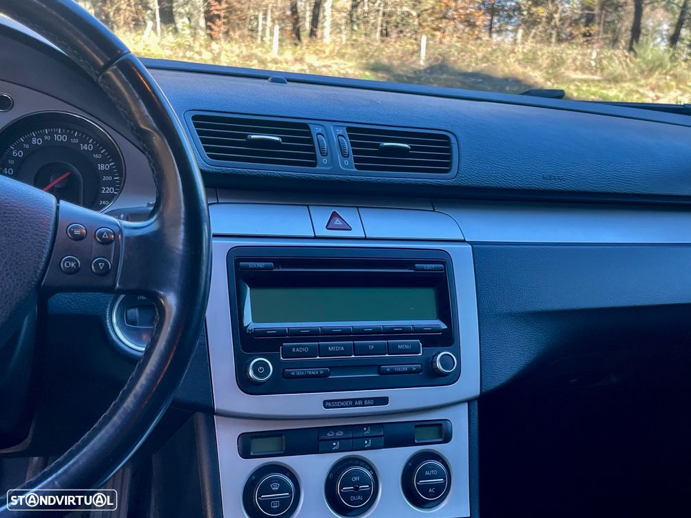 VW Passat 2.0 TDI Confortline - 10