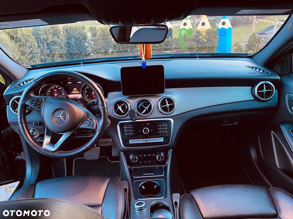 Mercedes-Benz GLA - 8