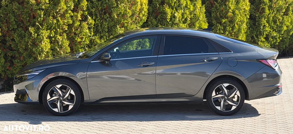 Hyundai Elantra - 9
