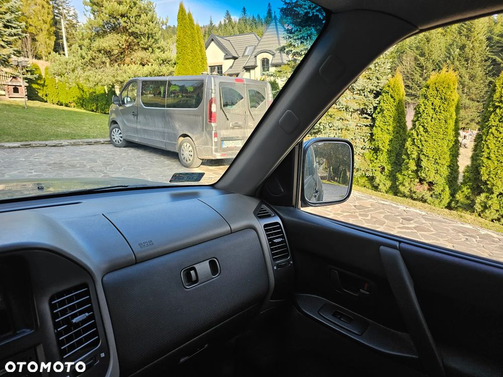 Mitsubishi Pajero - 15